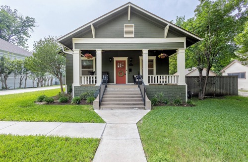 Temple House | Historic District Haven Collected & Comfortable