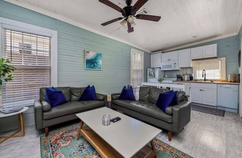 Historic Downtown Savannah Cottage | Historic District - Hot Tub - Walk to Forsyth Park