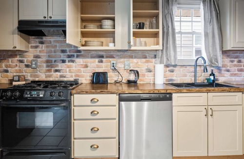 Wilmington House | Historic Family Escape Near Downtown, Romantic + Pet-Friendly