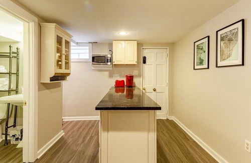 Georgetown Apartment | ☆Historic Georgetown Apartment☆Walk Score 98☆Self Check-In☆1min→Shops☆Smart TV☆