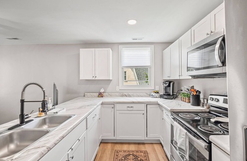 Lynchburg House | Historic Hill City Retreat- 10min to LU/3min to UL