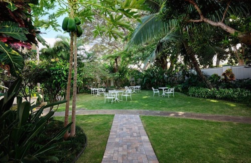 Wailuku House | Historic Maui Estate: 10 Suites & Chef Breakfast