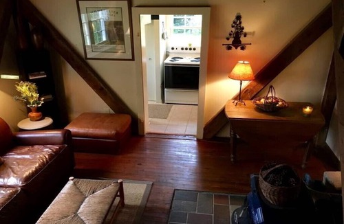 Cobham Cottage | Historic, Quaint Bungalow #157 Pool a National & Virginia Landmark