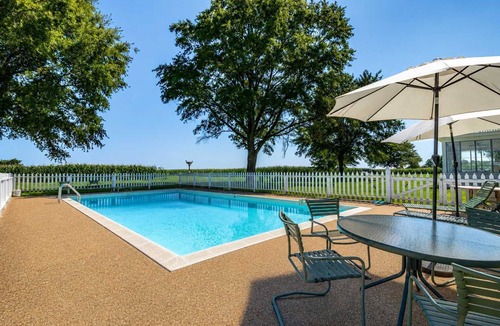 Saluda House | Historic Riverfront Estate 700 Acres, Pool, Dock & Lakes