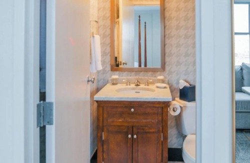 Charlotte Center City Hotel | Historic Uptown Hotel Near Spectrum Center With On-Site Restaurant and Parking