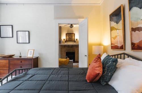 West Campus Apartment | Historic Victorian ️ Walk to UT Austin Free Parking