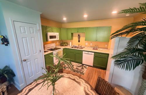 New Bern Hotel | Historic Ziegler Inn and Suites with Whimsical Themed Rooms