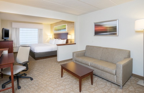 Linthicum Heights Hotel | Holiday Inn Baltimore BWI Airport by IHG