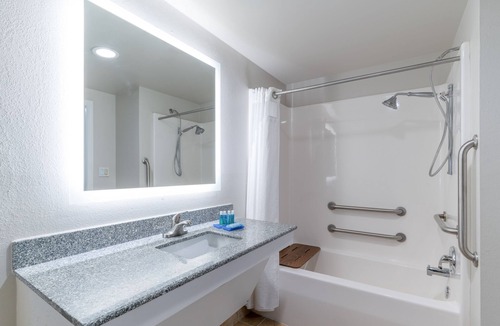 Prince Frederick Hotel | Holiday Inn Express Prince Frederick by IHG