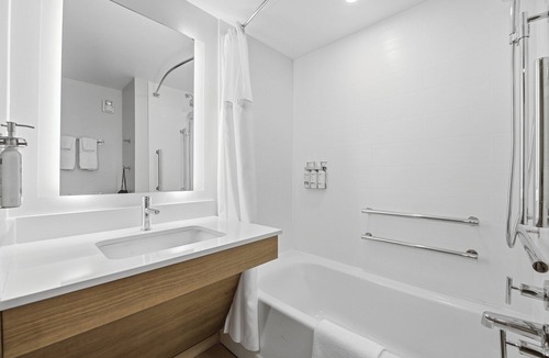 Southwest Raleigh Hotel | Holiday Inn Express And Suites Raleigh West Lenovo Center by IHG