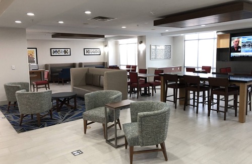 Hillsboro Hotel | Holiday Inn Express : Hillsboro I-35 by IHG