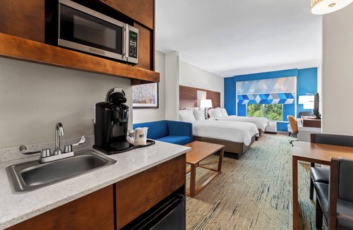 Albany Hotel | Holiday Inn Express Hotel & Suites Albany by IHG