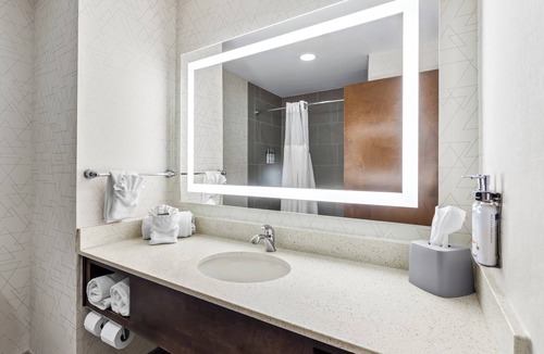 Albany Hotel | Holiday Inn Express Hotel & Suites Albany by IHG