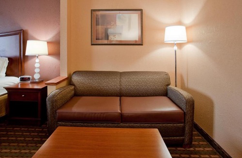 Suffolk Hotel | Holiday Inn Express Hotel & Suites Suffolk by IHG
