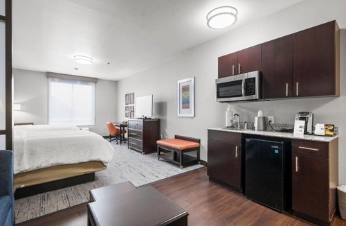 Gateway Hotel | Holiday Inn Express Hotel & Suites Austin NW - Arboretum Area by IHG