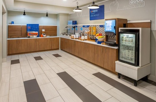 Delmar Hotel | Holiday Inn Express Hotel & Suites Salisbury - Delmar by IHG