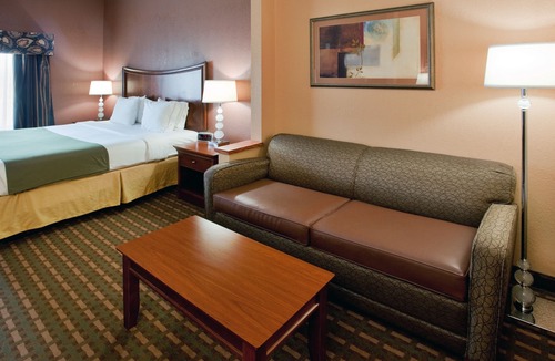 Suffolk Hotel | Holiday Inn Express Hotel & Suites Suffolk by IHG