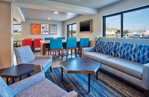 Kitty Hawk Hotel | Holiday Inn Express Kitty Hawk Outer Banks by IHG