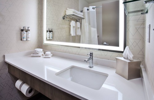 Kitty Hawk Hotel | Holiday Inn Express Kitty Hawk Outer Banks by IHG