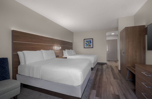 Myrtle Beach Hotel | Holiday Inn Express Myrtle Beach-Broadway at the Beach by IHG