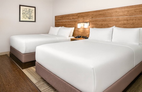 Myrtle Beach Hotel | Holiday Inn Express Myrtle Beach-Broadway at the Beach by IHG