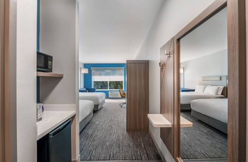 Savannah Hotel | Holiday Inn Express Savannah Gateway by IHG
