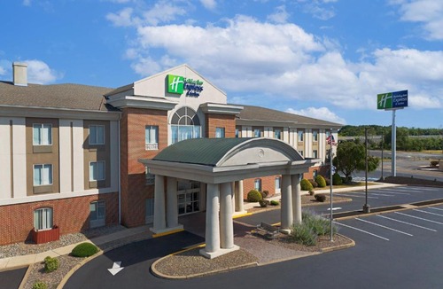 Chambersburg Hotel | Holiday Inn Express & Suites by IHG Chambersburg by IHG