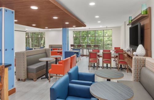 Hardeeville Hotel | Holiday Inn Express & Suites Hardeeville - Hilton Head by IHG