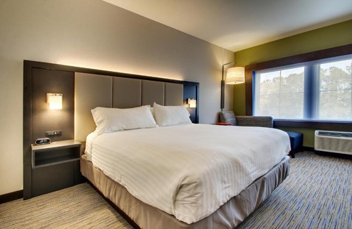 Summerville Hotel | Holiday Inn Express & Suites - Summerville by IHG