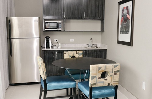 Toddville Road Hotel | Holiday Inn Express & Suites Charlotte Airport by IHG