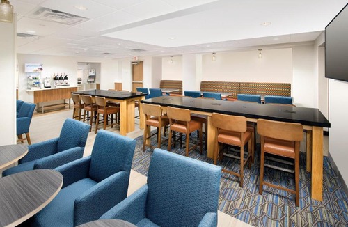 College Park Hotel | Holiday Inn Express & Suites College Park - University Area by IHG
