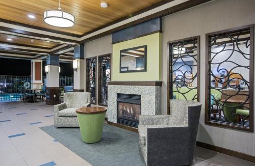 Historic Kailua Village Resort | Holiday Inn Express & Suites Kailua-Kona by IHG