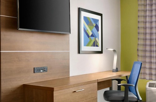 Salisbury Hotel | Holiday Inn Express & Suites Salisbury by IHG
