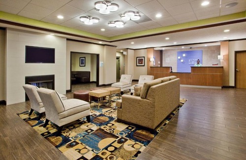 Buford Hotel | Holiday Inn Express & Suites Buford NE - Lake Lanier by IHG