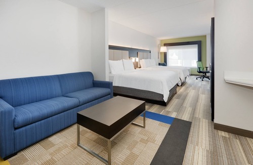 Dublin Hotel | Holiday Inn Express & Suites Dublin by IHG