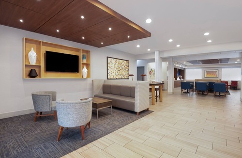 Acworth Hotel | Holiday Inn Express & Suites Acworth - Kennesaw Northwest by IHG