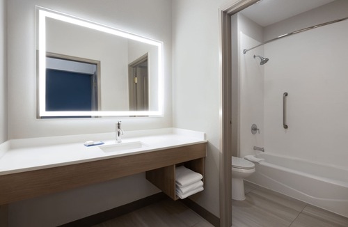 Acworth Hotel | Holiday Inn Express & Suites Acworth - Kennesaw Northwest by IHG