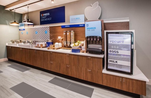 Jackson Hotel | Holiday Inn Express & Suites Jackson by IHG