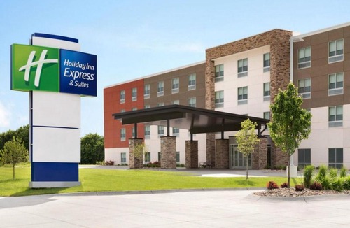 Manor Hotel | Holiday Inn Express & Suites - Austin - Manor by IHG