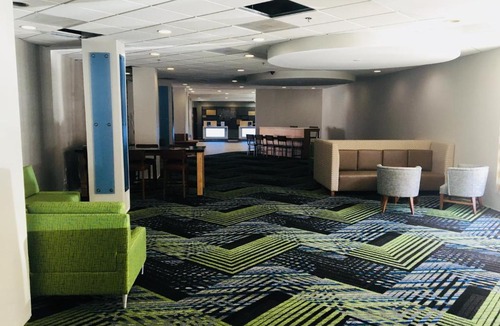 Towson Hotel | Holiday Inn Express Towson- Baltimore North by IHG