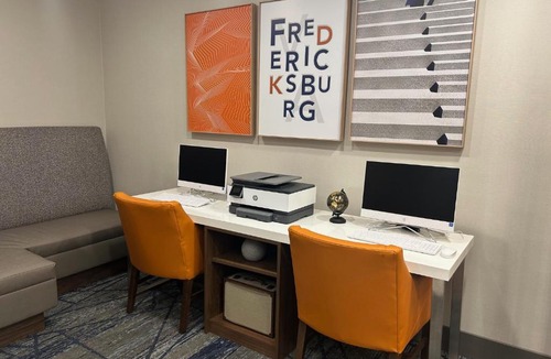 Fredericksburg Hotel | Holiday Inn Express Fredericksburg - Southpoint by IHG