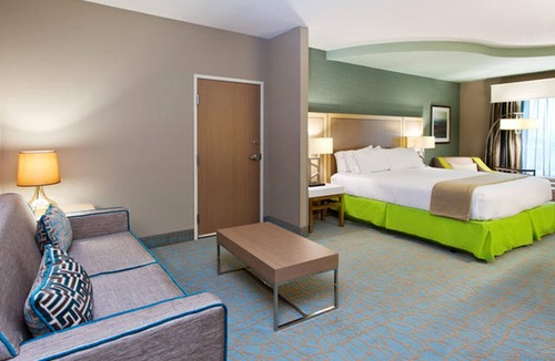 Warner Robins Hotel | Holiday Inn Express Hotel & Suites Warner Robins North West by IHG