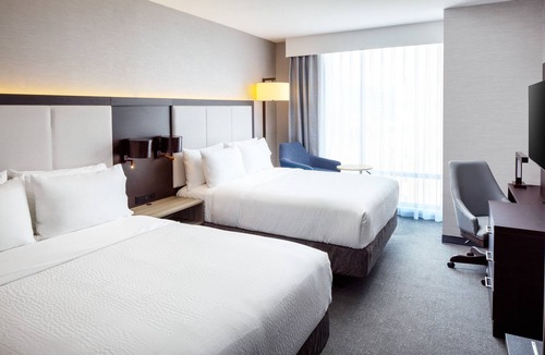 Mount Vernon Triangle Hotel | Holiday Inn Express Washington DC Downtown by IHG