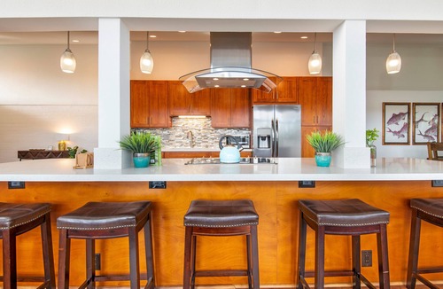 Portlock House | Holoholo Hale by Gather w/Marina Views, Jacuzzi, AC, & Nearby Beaches