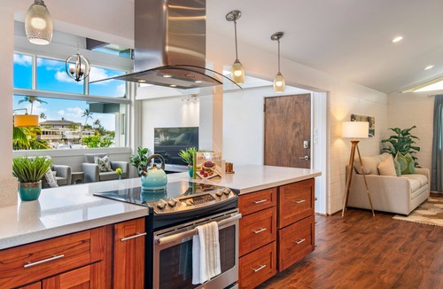 Portlock House | Holoholo Hale by Gather w/Marina Views, Jacuzzi, AC, & Nearby Beaches