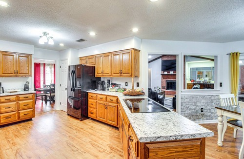 Hinesville House | Home 2.5 Mi to Fort Stewart w/Heated Pool