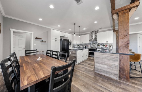 Bruceville-Eddy House | Home for Groups, Games, and Getaways - Sleeps 17