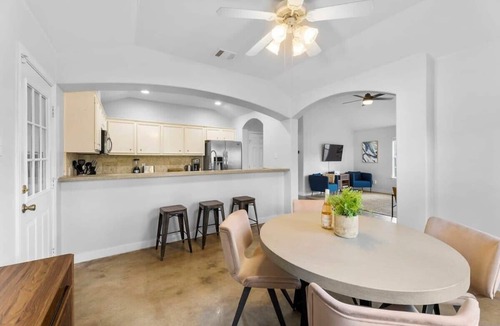 East MLK House | Home in East Austin - 4 Bedroom | Large Yard
