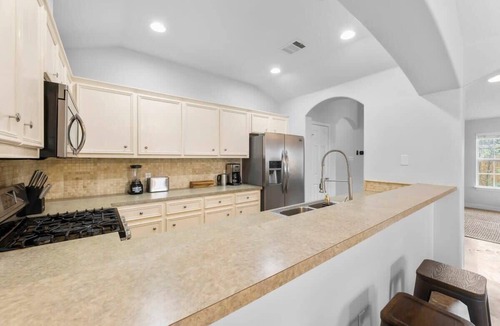 East MLK House | Home in East Austin - 4 Bedroom | Large Yard