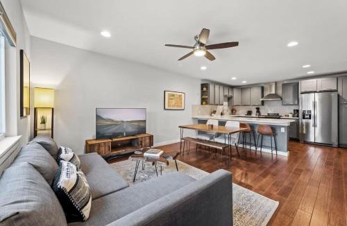 Zilker House | Home in Zilker - Private Large Backyard